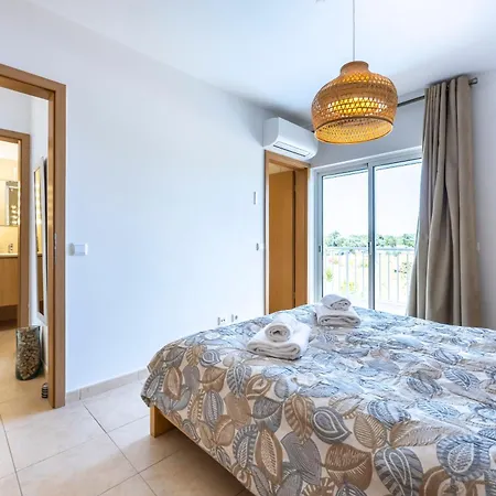 Apartmán De *